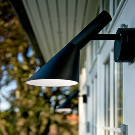 AJ 50 LED-utomhusvägglampa från Louis Poulsen - Svart - Jacobsen Plus