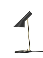 AJ Mini bordslampa, svart/mässing av Arne Jacobsen