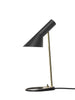 AJ Mini bordslampa, svart/mässing av Arne Jacobsen