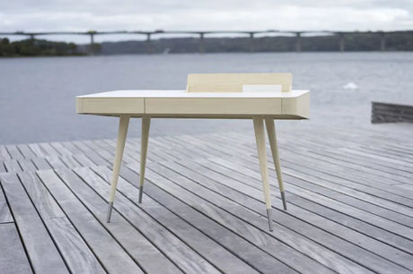 AK 1330 Point Skrivbord från Naver Collection - Ask / Såpbehandlad - Jacobsen Plus