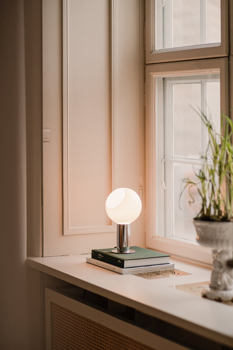 Donya Bordslampa från Anour - Gold brushed - Jacobsen Plus