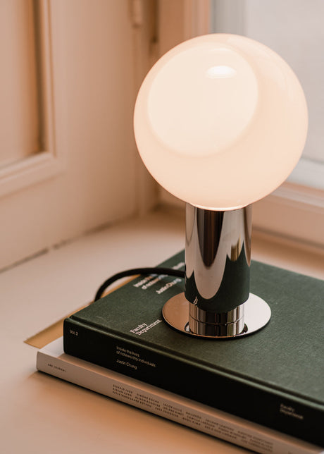 Donya Bordslampa från Anour - Gold brushed - Jacobsen Plus