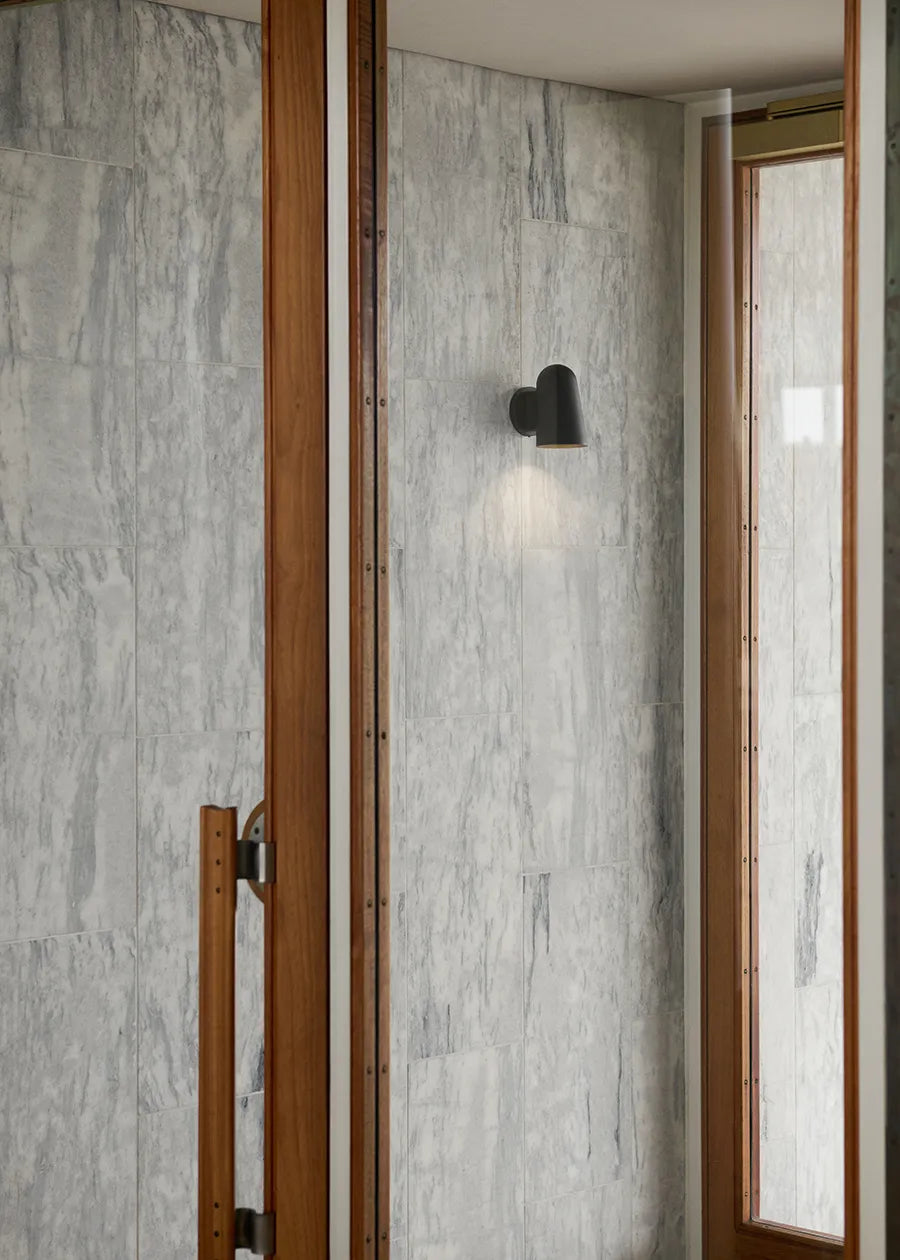 SC105 Vägglampa - Rökfärgad mässing - från Andtradition