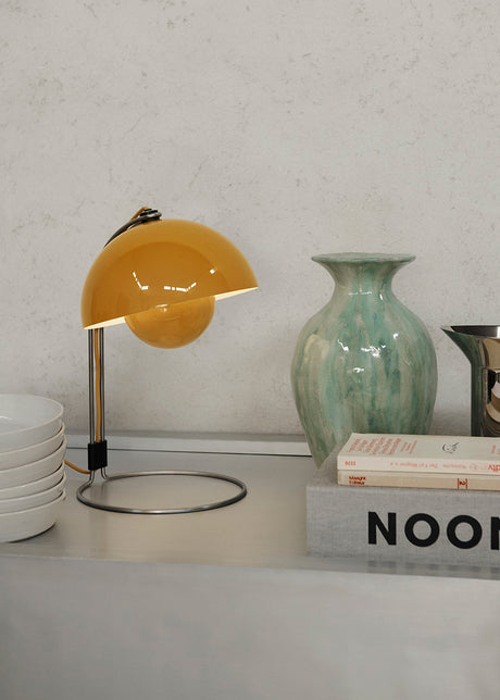Flowerpot VP4 bordslampa av Verner Panton - Matt black - Jacobsen Plus