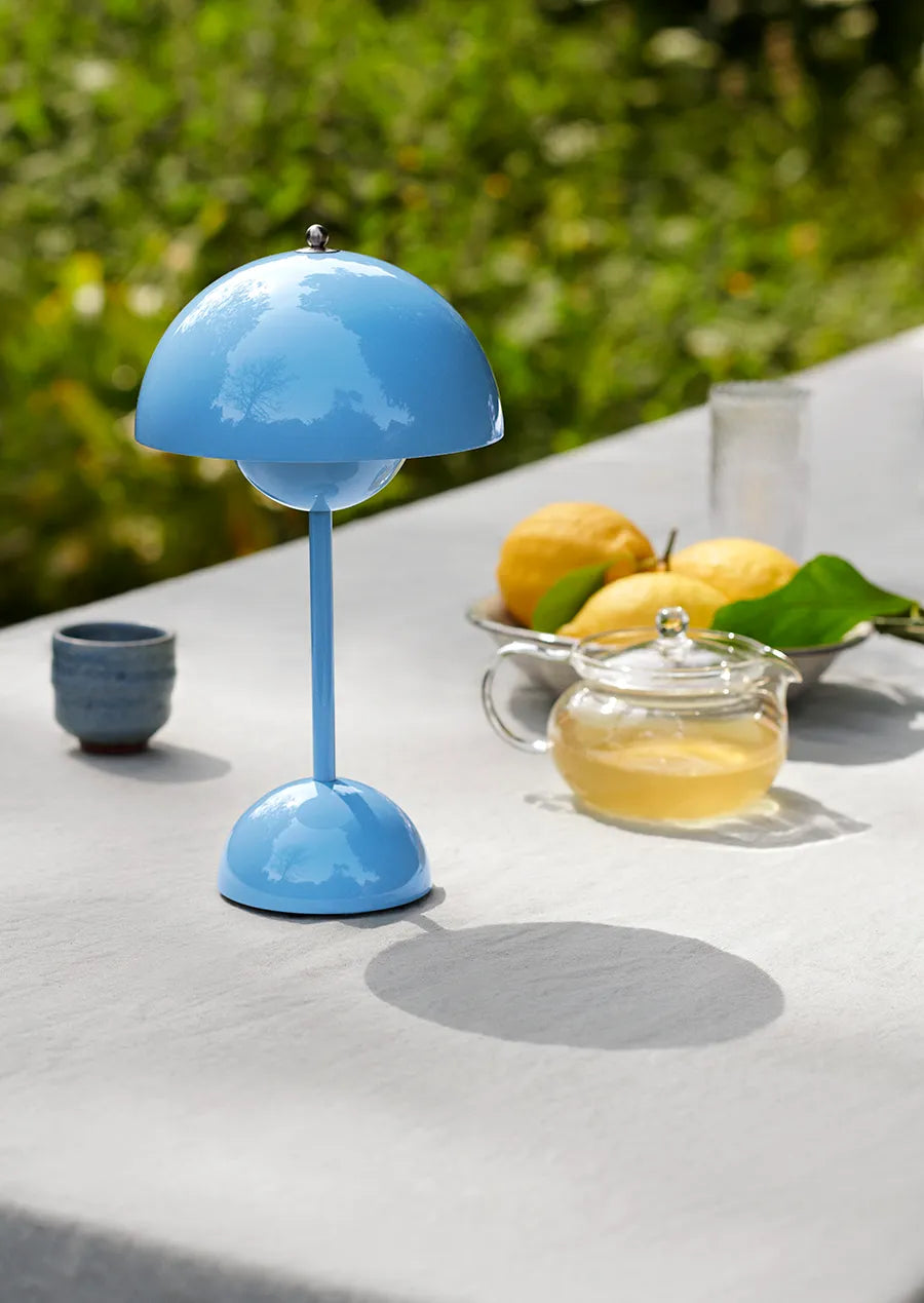 Flowerpot VP9 portabel bordslampa av Verner Panton