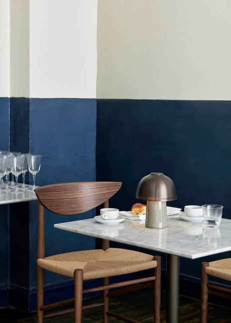 In Between Bord SK16, svart underrede från &tradition - Nero Ingo Fenix Nano laminat - Jacobsen Plus