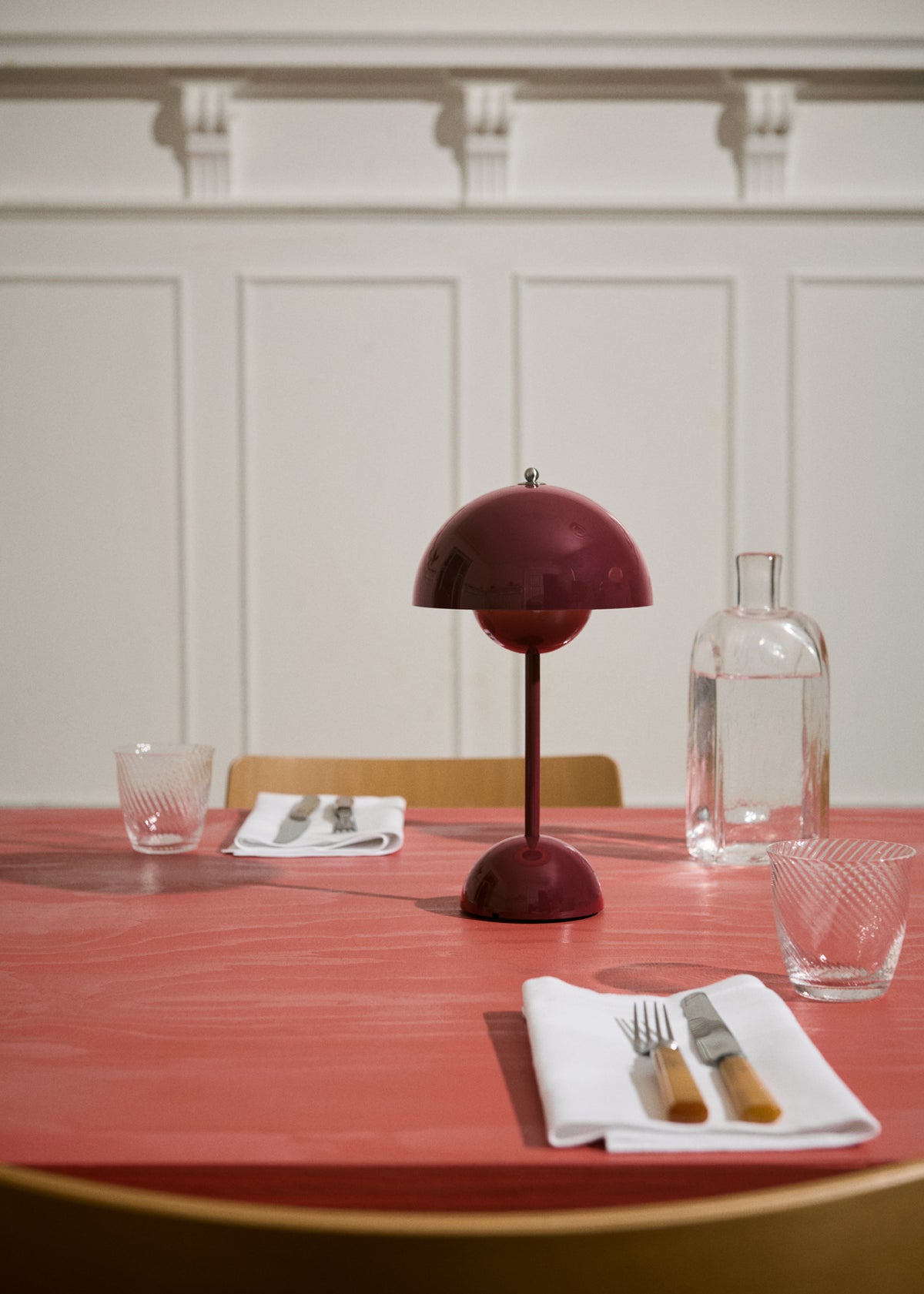 Flowerpot VP9 portabel bordslampa av Verner Panton