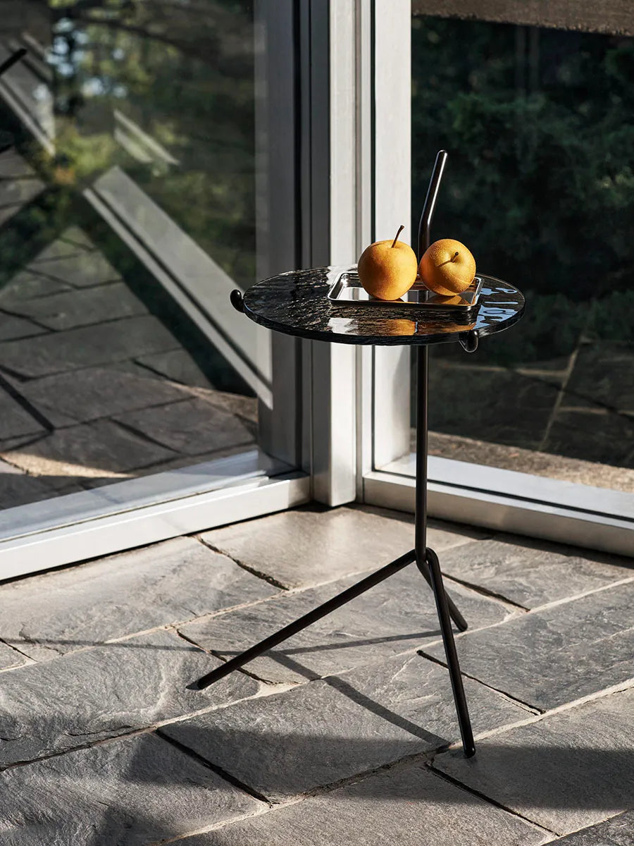 Halten SH9 sidobord, polerat stål & rökfärgat glas från &Tradition - 3 - Jacobsen Plus
