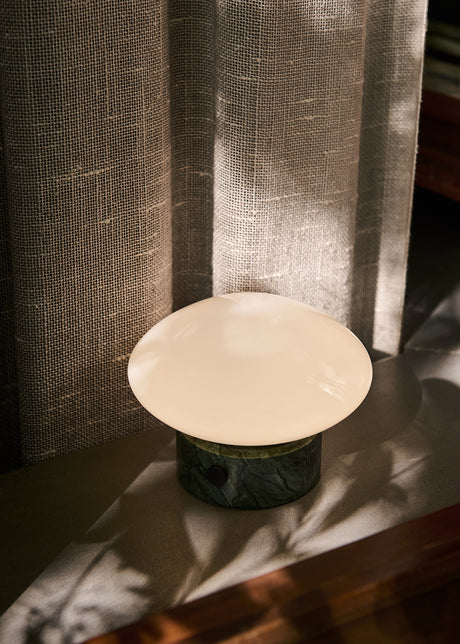 Mist AP21 Portabel bordslampa från &Tradition - Grigio Caldo - Jacobsen Plus