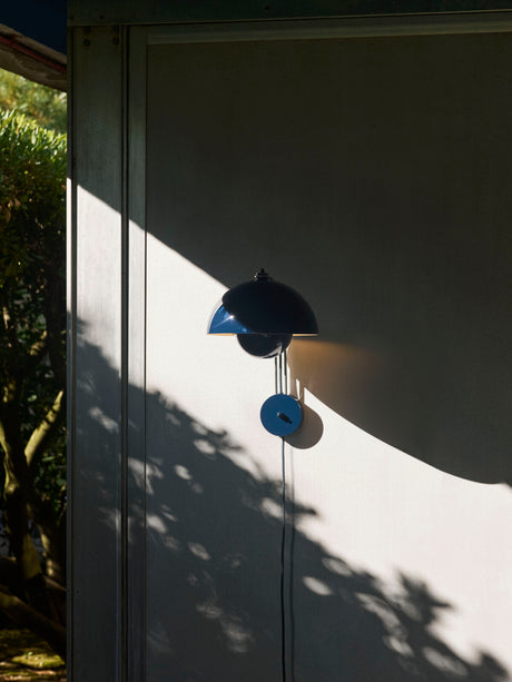 Flowerpot VP8 Vägglampa av Verner Panton - Steel Blue - Jacobsen Plus