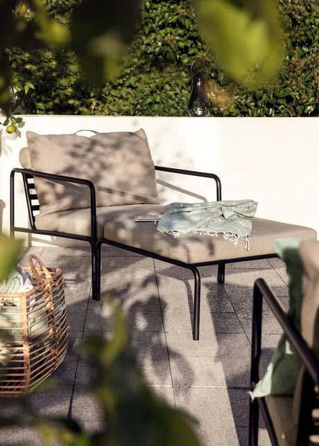 Avon Ottoman, svart stomme från Houe - Alpine - Jacobsen Plus