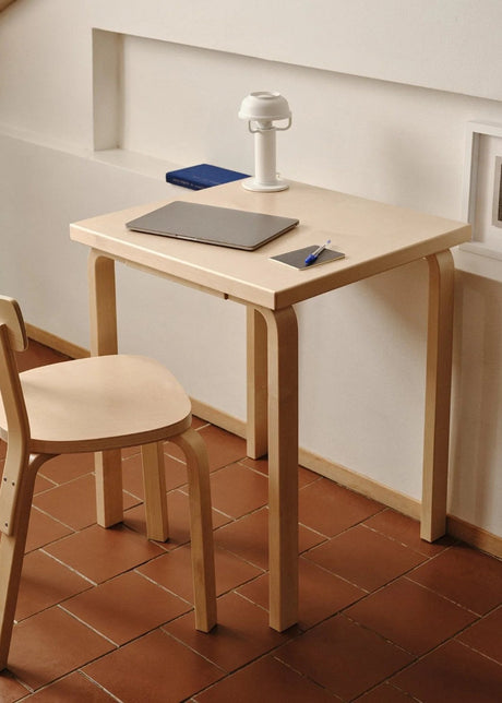 Aalto Table Square 80C, 60x60 cm från Artek - Birk - Jacobsen Plus