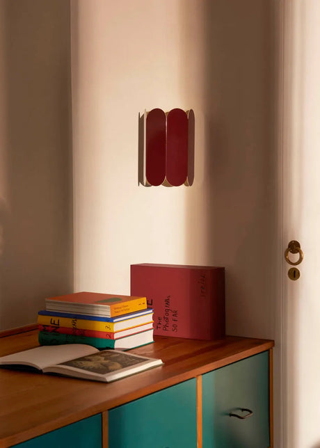 Arcs vägglampa från Hay - Mirror - Jacobsen Plus