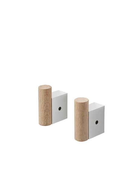 Attach Coat Hooks, 2 st. från Muuto - Aluminium - oak - Jacobsen Plus