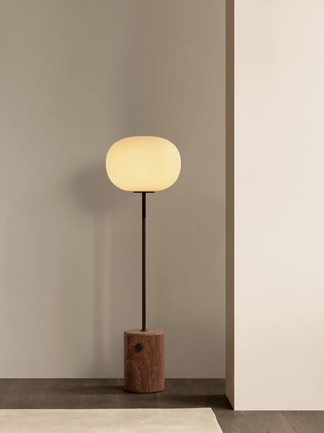 JWDA Golvlampa, röd Travertin Stone från Audo Copenhagen - 2 - Jacobsen Plus