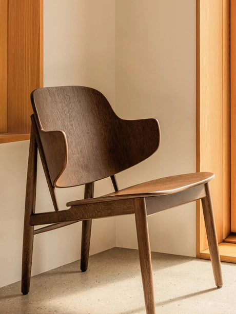 Audo Copenhagen - The Penguin loungestol i trä - Natur eg - Jacobsen Plus