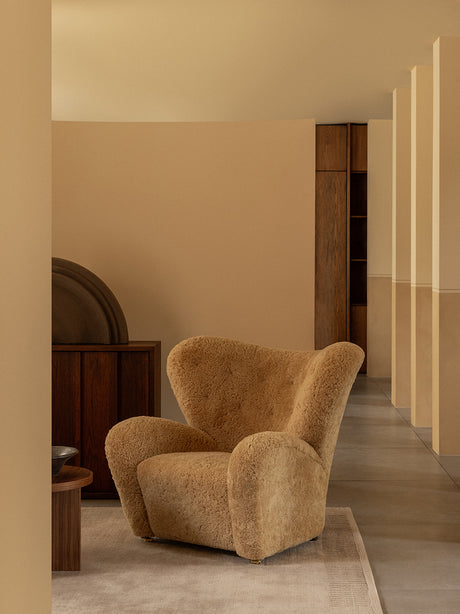 Audo Copenhagen - Den Trötta Mannen inkl. pall, Sheepskin Honey och ben i mörkbetsad ek - 3 - Jacobsen Plus