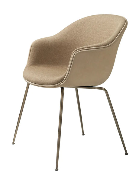 Bat Matstol, helklädd från GUBI - Prisgruppe 1 / Conic base / Black base - Jacobsen Plus