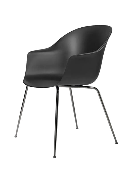 Bat Matbordstol, conic base från GUBI - Black base / Black - Jacobsen Plus