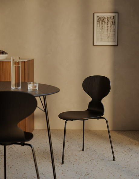 Arne Jacobsen Signaturset: Special Edition Äggbordet med 3 Myran Stolar - Svart - 3 - Jacobsen Plus