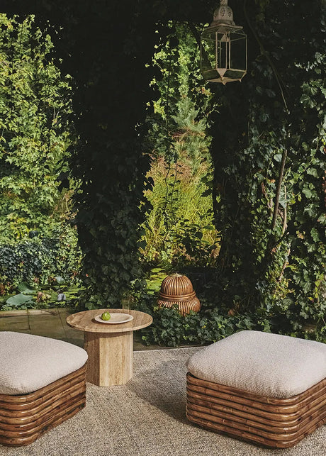 Bohemian 72 Ottoman från GUBI - Dedar Lupo 007 - Jacobsen Plus