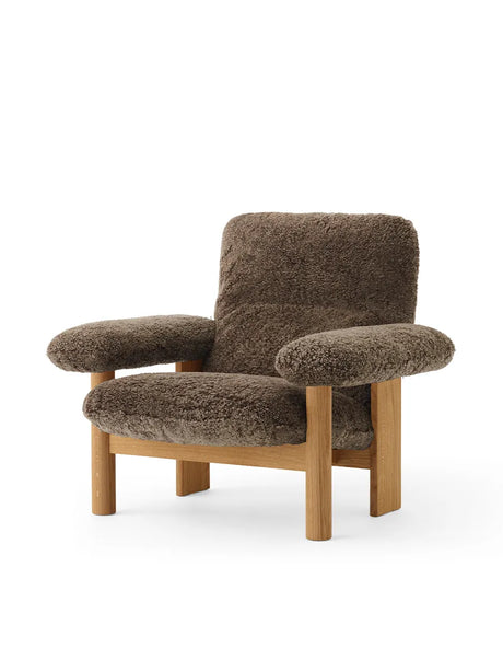 Brasilia Lounge-fåtölj, naturlig ek, fårskinn Root från Audo Copenhagen - 2 - Jacobsen Plus