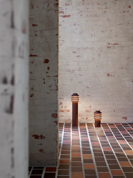 Bysted Garden Corten, Hög från Louis Poulsen - Pullertmast med fodpanel u-adaptor / LED 2700K - Jacobsen Plus