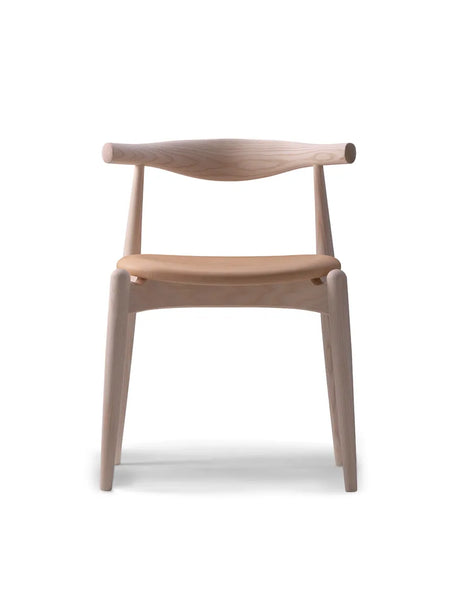 CH20 Elbow Chair i bok av Hans J. Wegner - Stofgruppe 1 / Såpbehandlad - Jacobsen Plus