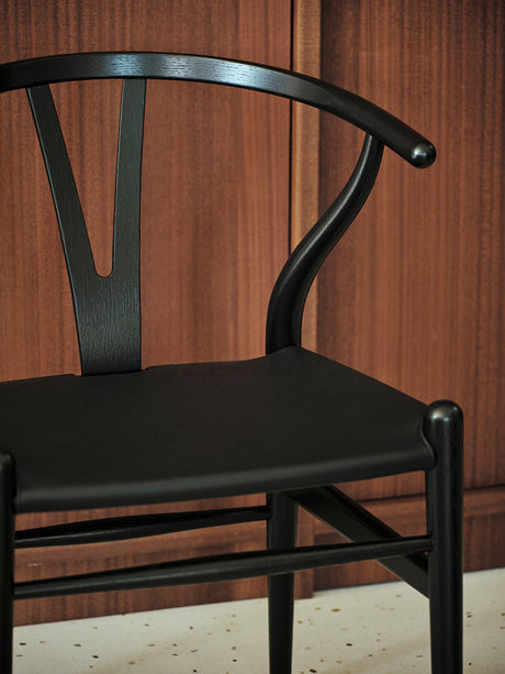 Y-stol CH24P, Svart ek med Thor 301 läder av Hans J. Wegner - 3 - Jacobsen Plus