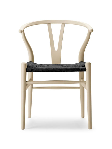 Y-stol CH24 Soft Barley med svart flätning av Hans J. Wegner - Jacobsen Plus