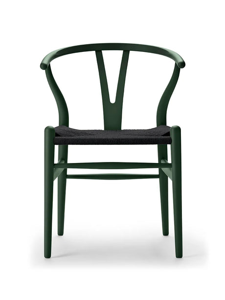 Y-stol CH24 Soft Green med svart flätning av Hans J. Wegner - Jacobsen Plus