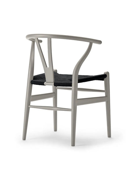 Y-stol CH24 Soft Silver Grey med svart flätning av Hans J. Wegner - 2 - Jacobsen Plus