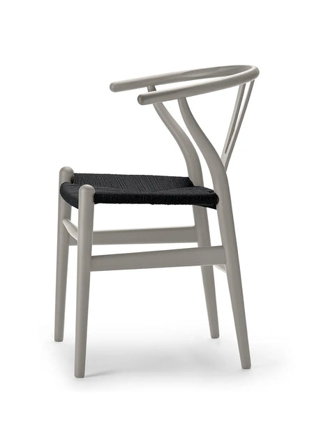 Y-stol CH24 Soft Silver Grey med svart flätning av Hans J. Wegner - 3 - Jacobsen Plus