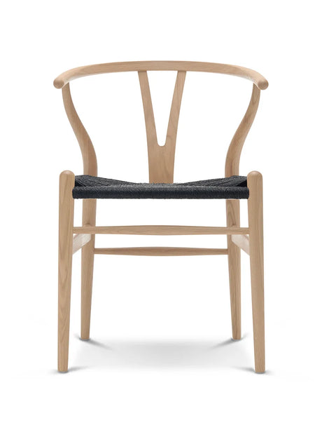 Y-stol CH24, Ek vitoljad med svart flätning av Hans J. Wegner - 1 - Jacobsen Plus