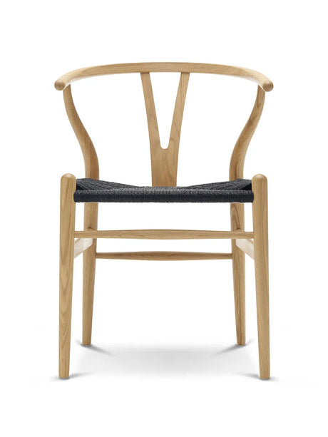 Y-stol CH24, Ek lackad med svart flätning av Hans J. Wegner - 1 - Jacobsen Plus