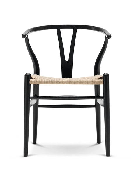 Y-stol CH24, svart ek av Hans J. Wegner - Jacobsen Plus