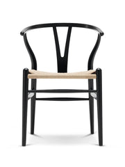 Y-stol CH24, svart ek av Hans J. Wegner
