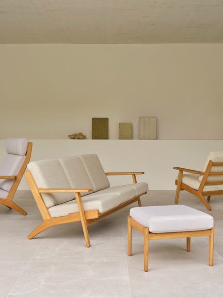 CH293 3-sitssoffa av Hans J. Wegner - Oljad eg - Antoni 813 - Jacobsen Plus