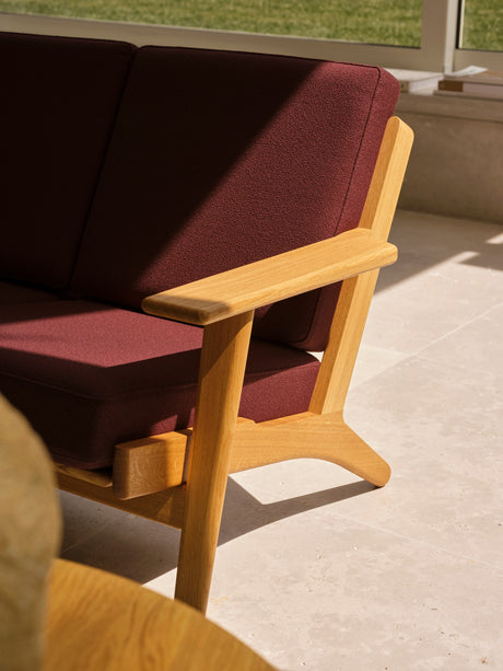 CH292 2 pers. soffa av Hans J. Wegner - Oljad eg - Vidar 0693 - Jacobsen Plus