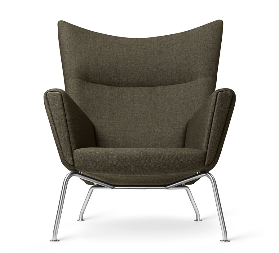 CH445 Wing Chair av Hans J. Wegner - Textil: Passion 6101 - Jacobsen Plus