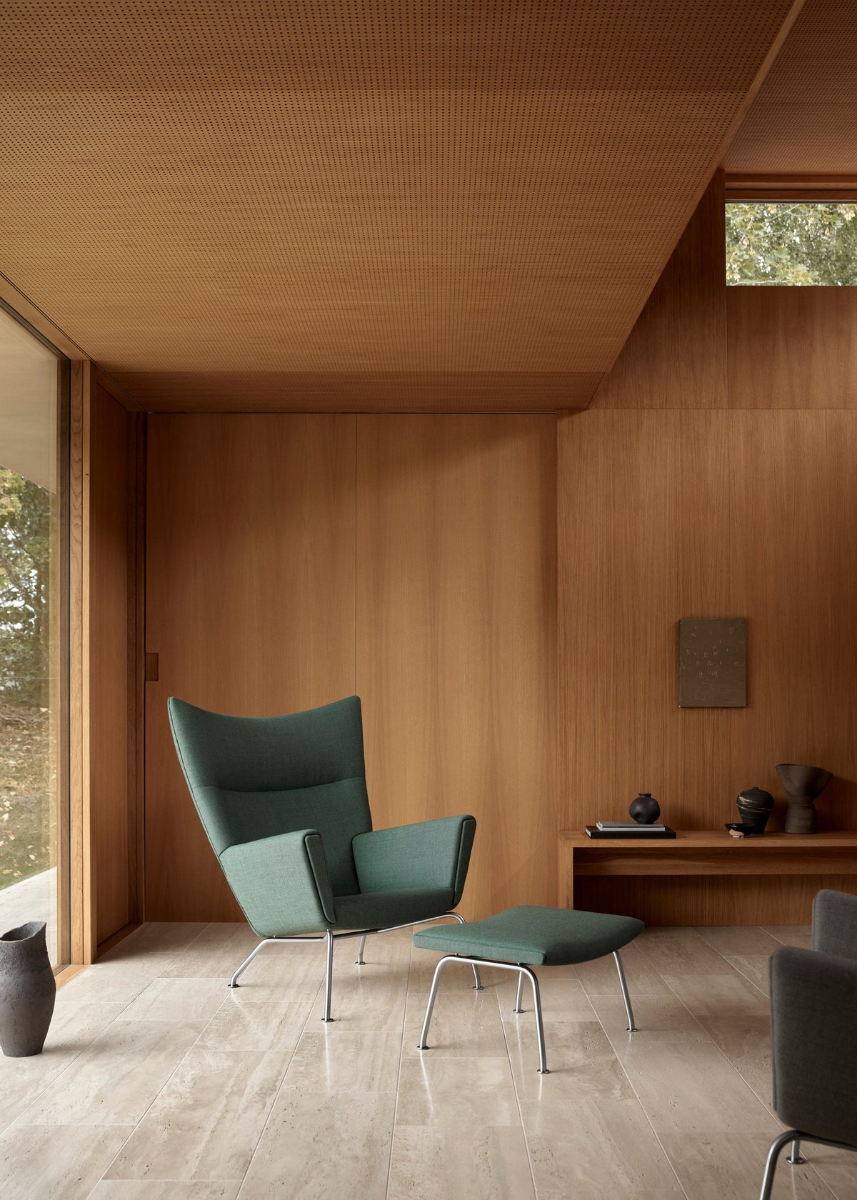 CH445 Wing Chair av Hans J. Wegner - 1 - Jacobsen Plus