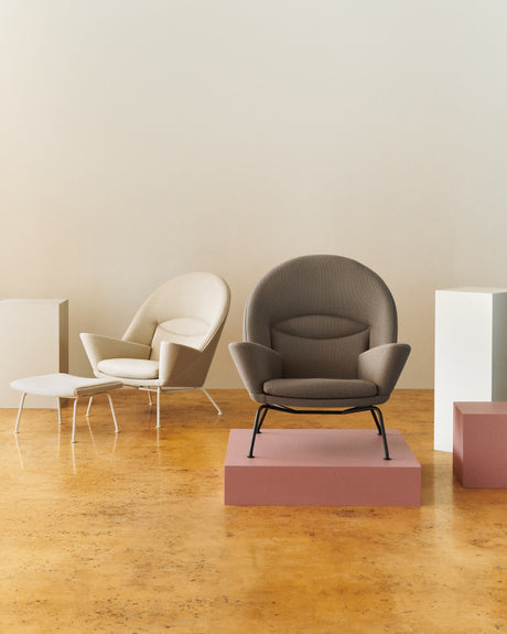 CH468 Oculusfåtölj, Umi-textil av Hans J. Wegner - Umi 61322 med Clay White stel - Jacobsen Plus
