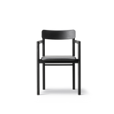Post Matstol svartlackerad ek, sitsklädd omni 301 svart läder från Fredericia Furniture - 2 - Jacobsen Plus