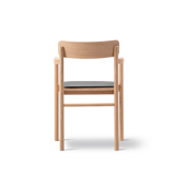 Post Matstol ljusoljad ek, sitsklädd i Max 98 svart läder från Fredericia Furniture - 3 - Jacobsen Plus