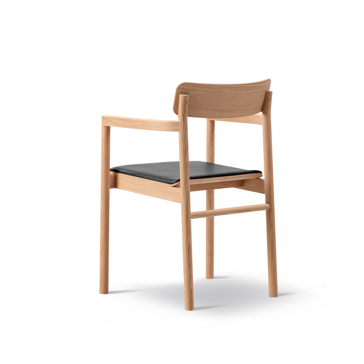 Post Matstol ljusoljad ek, sitsklädd i Max 98 svart läder från Fredericia Furniture - 2 - Jacobsen Plus