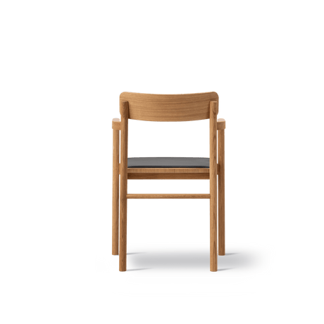 Post Matstol oljad ek, sitsklädd Omni 301 svart läder från Fredericia Furniture - 4 - Jacobsen Plus
