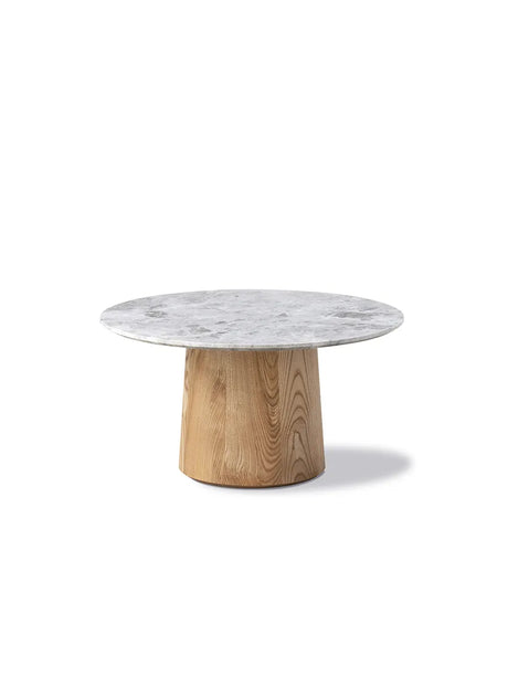 Niveau soffbord Ø 61 cm från Fredericia Furniture - Tundra Grey / Ask olieret / 33 cm - Jacobsen Plus