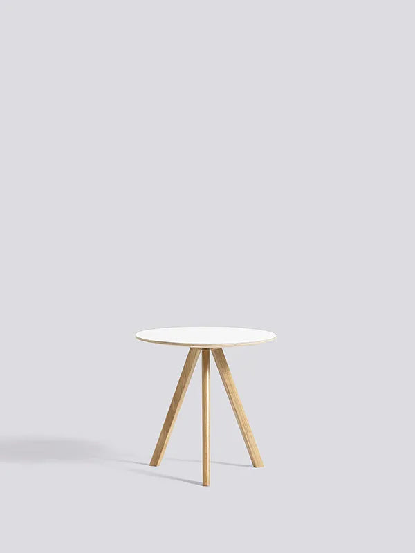 Copenhague CPH20 Soffbord, Ø50 cm från Hay - Lackerad eg / Vit laminat - Jacobsen Plus