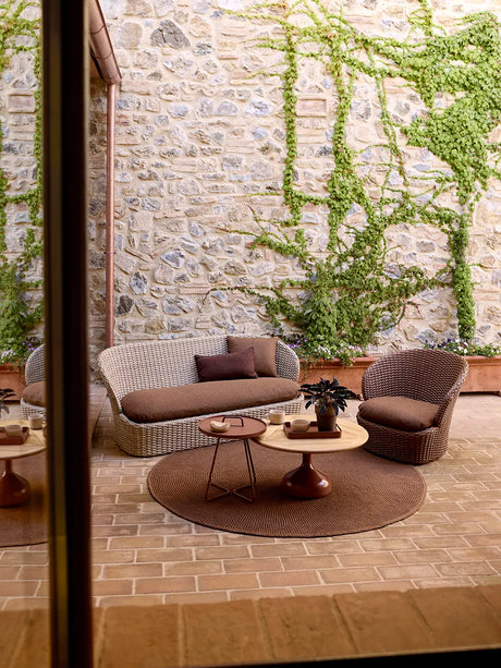 Coast Loungestol med. Swivel, umberbrun från Cane-line - Umber Brown, Cane-line Rise - Jacobsen Plus