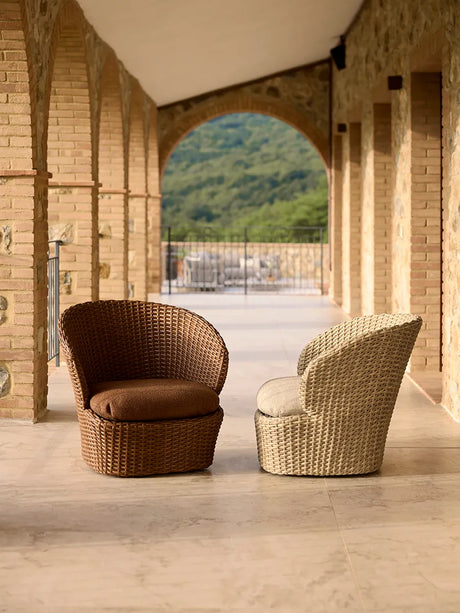 Coast Loungestol med. Swivel, umberbrun från Cane-line - Umber Brown, Cane-line Rise - Jacobsen Plus